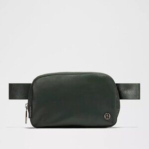 Lululemon Everywhere Belt Bag 1L in Rainforest Green, BNWT